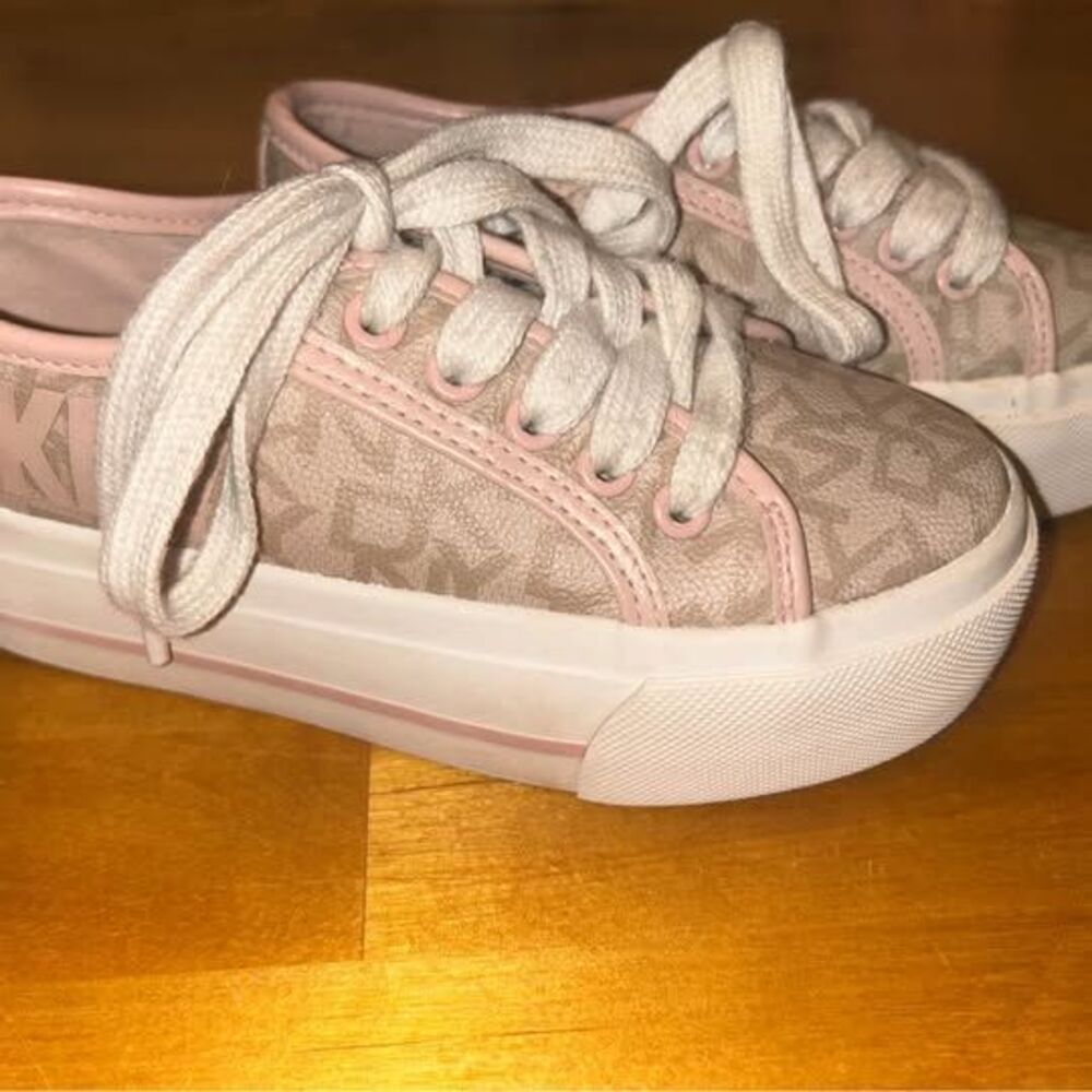 DKNY Girls Monogram Platform Sneakers Size 11